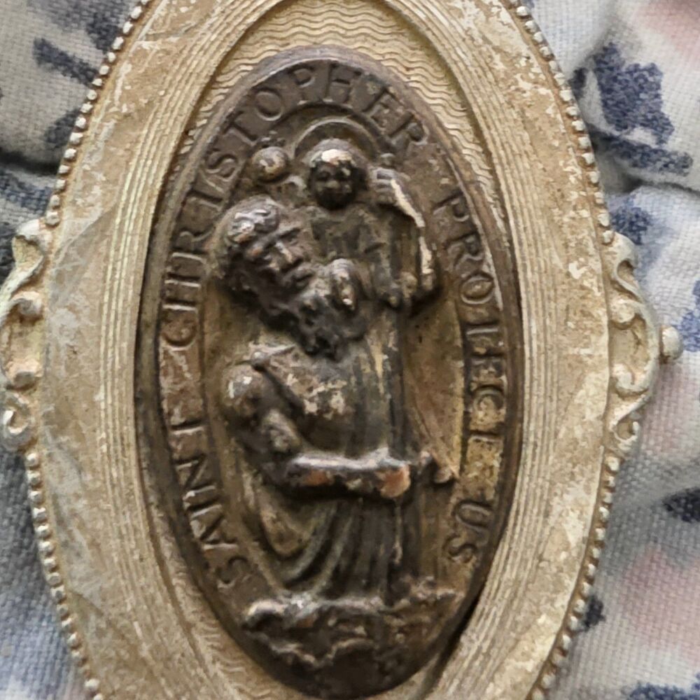Vtg St Christopher Protect Us Auto Visor Clip Medal Gold Tone Ornate Religious